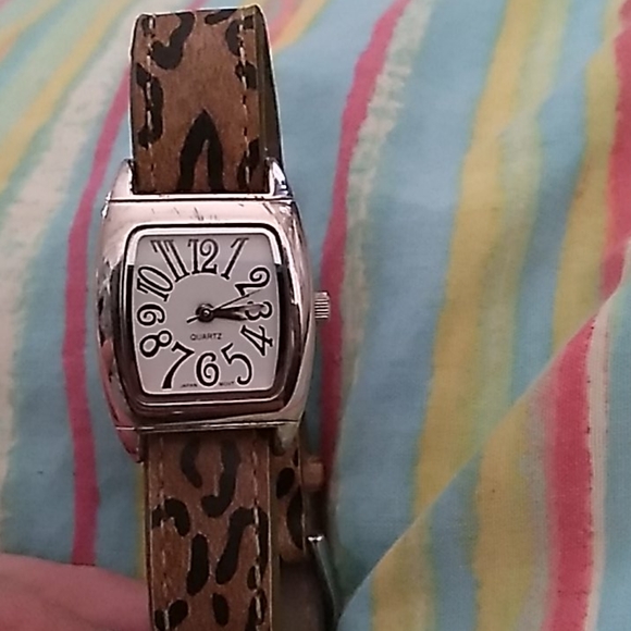 Quartz Watch - Picture 2 of 4